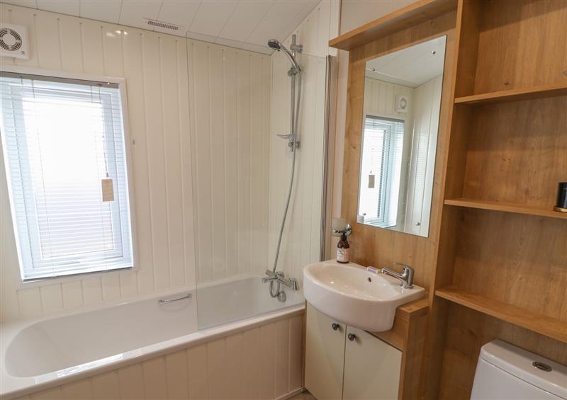 The bathroom at Sea Holly Lodge, Runswick Bay