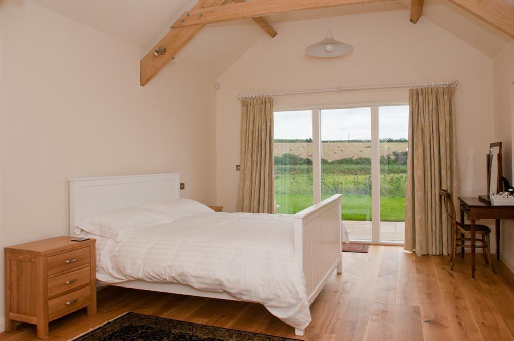 Master bedroom on the ground floor with en suite bathroom at Sea Peep in Whimbrels Edge, Thurlestone