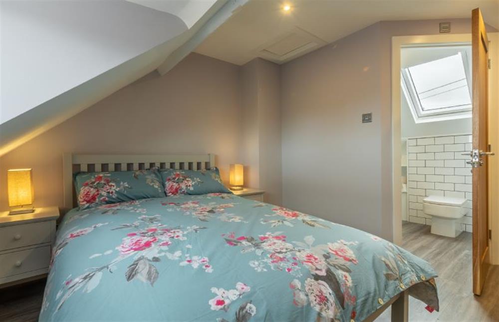 Second floor: Master bedroom with en-suite shower room at Sea Shanty Cottage, Wells-next-the-Sea