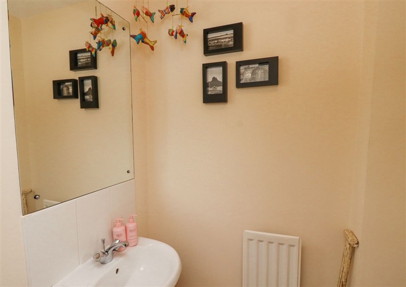 The bathroom at Sea Shore, Seahouses