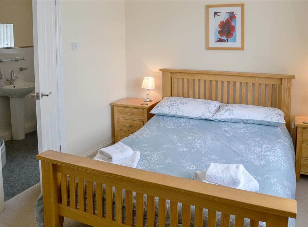 Double bedroom with en-suite (photo 2) at Sea Spray in Bacton, Norfolk