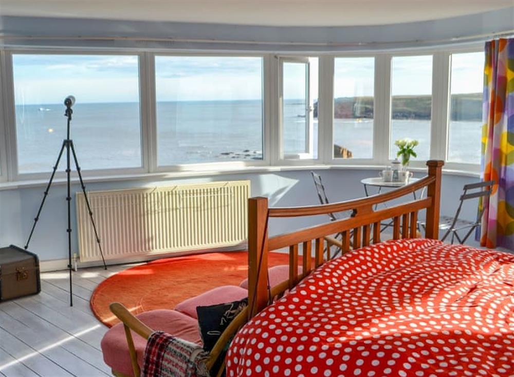 Sea View House in Seaton Sluice, near Whitley Bay, Northumberland sleeps 8