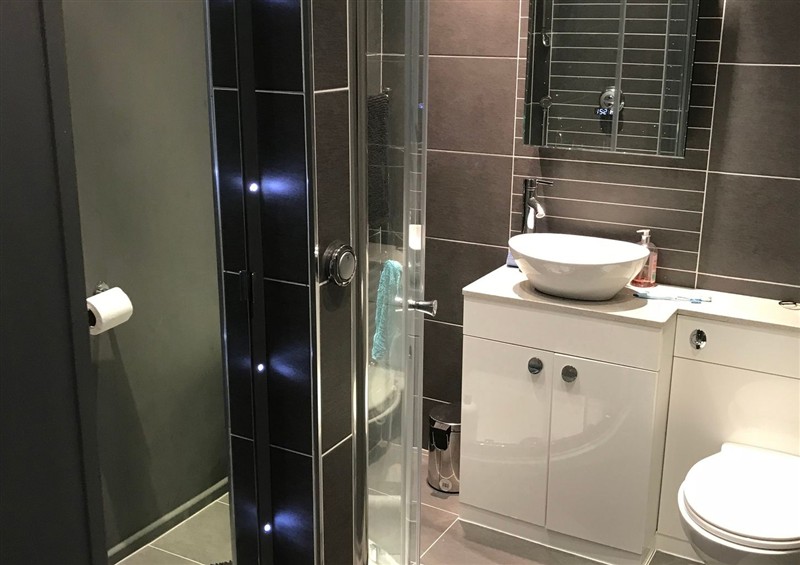 Bathroom at Sea Views No 8 Plas Darien, Trearddur Bay