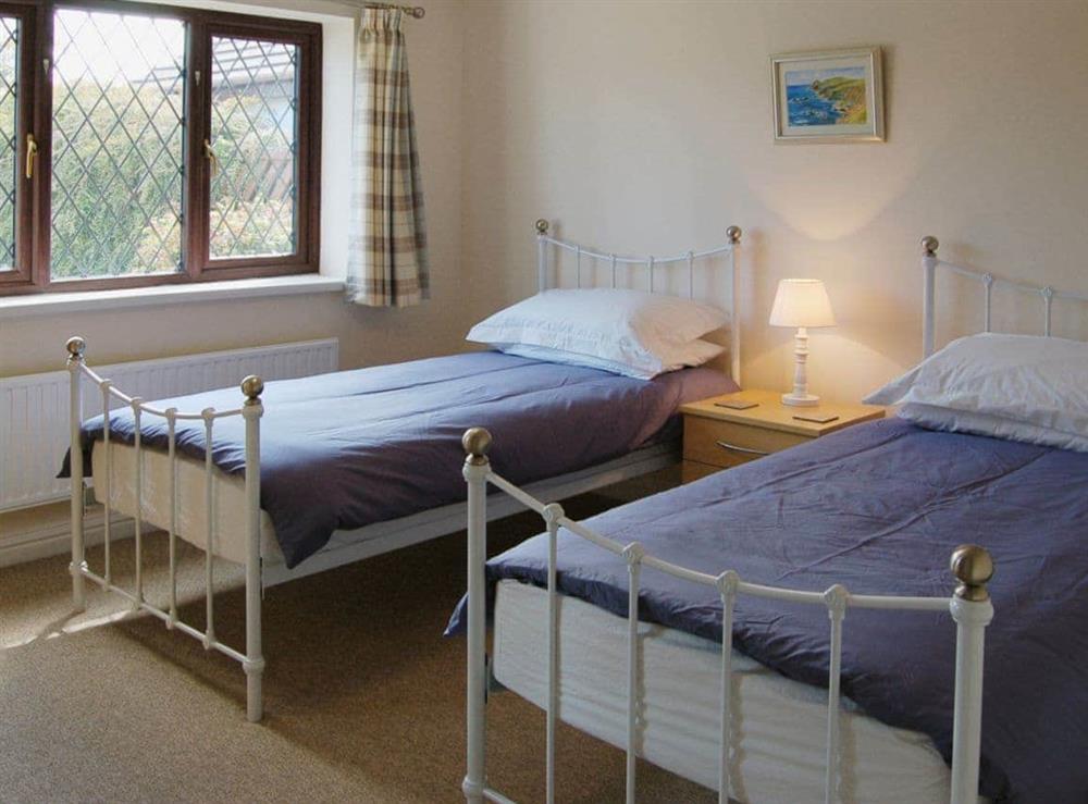Twin bedroom at Sea Whispers in Padstow, Cornwall