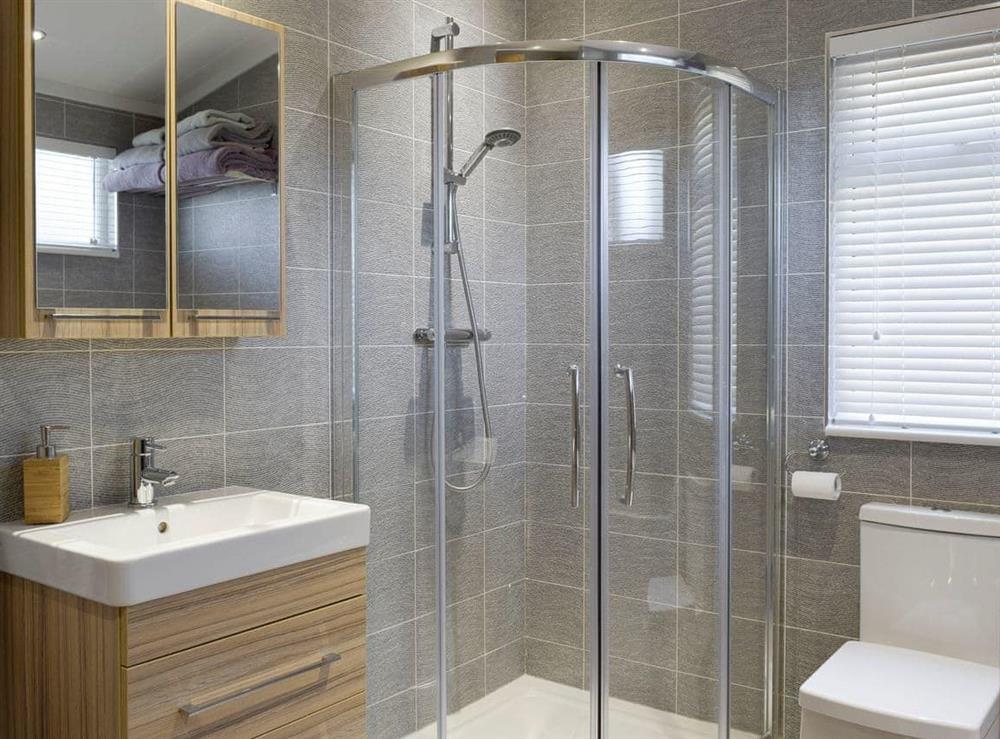 En-suite with shower cubicle and Jacuzzi bath at Seacliff in Corton, near Lowestoft, Suffolk