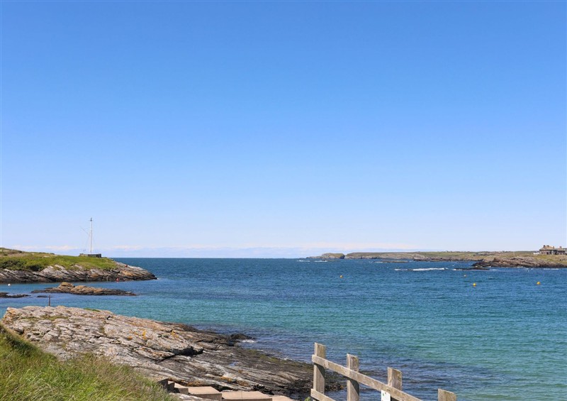 The setting of Seaddler at Seaddler, Trearddur Bay