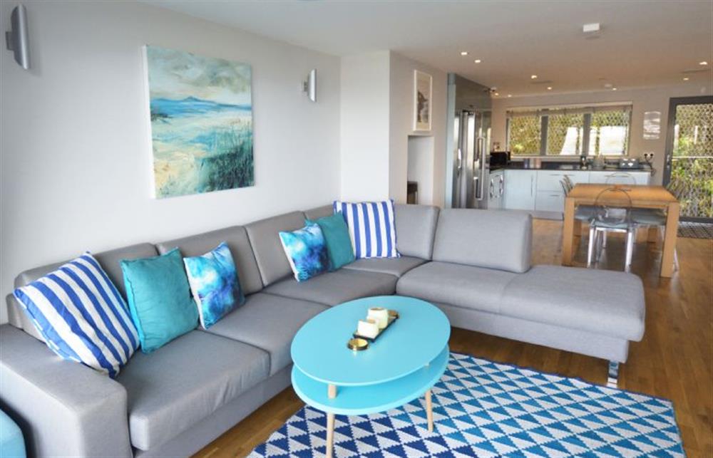 SeaEsta, Cornwall: Open-plan sitting area leading to kitchen and dining area at SeaEsta, Portreath