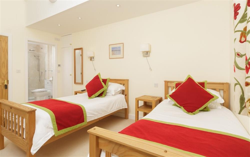 Bedroom 2 with twin beds at Seaflowers in Frogmore