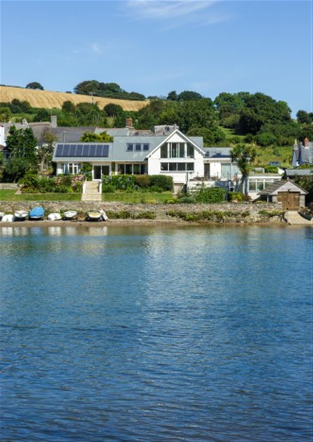 Dog friendly, water front, EV charging and sleeping 16! what a place to enjoy your holiday!