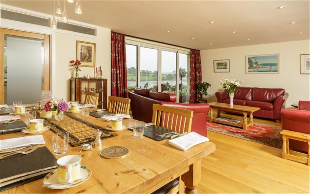 Large lounge diner with doors to the terrace at Seaflowers in Frogmore