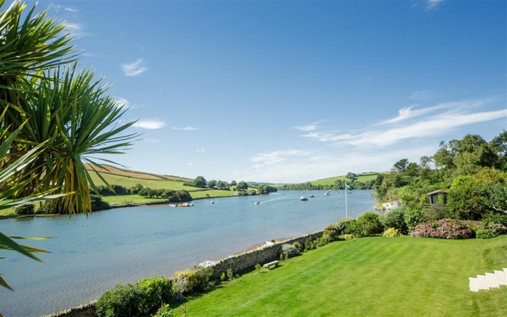 Stunning views and a gorgeous lawn to enjoy at Seaflowers in Frogmore