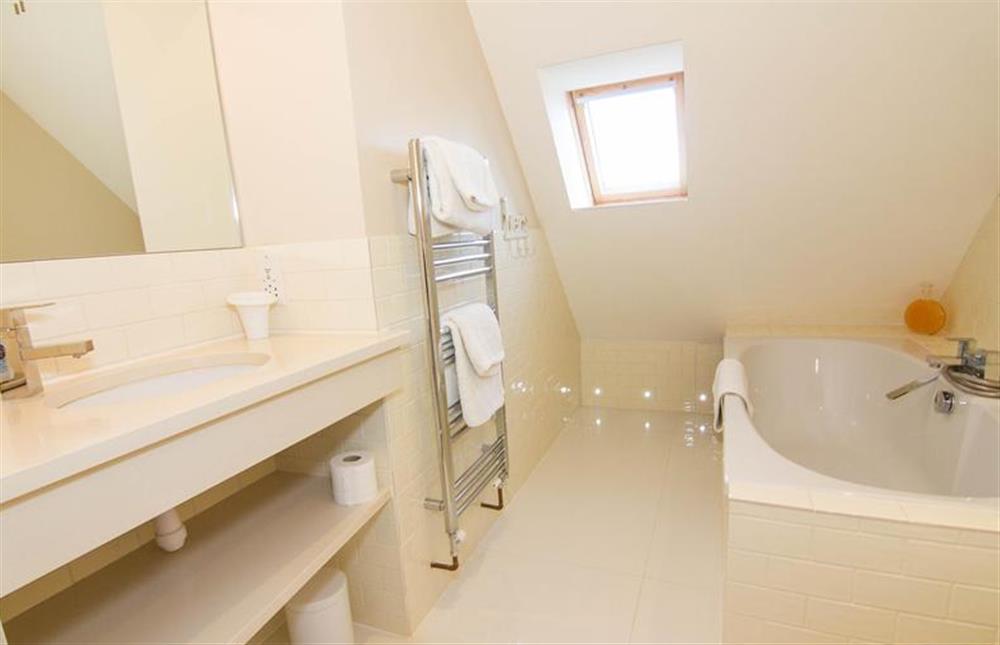 First floor: En-suite bathroom in Master bedroom at Seagrass, Thornham near Hunstanton