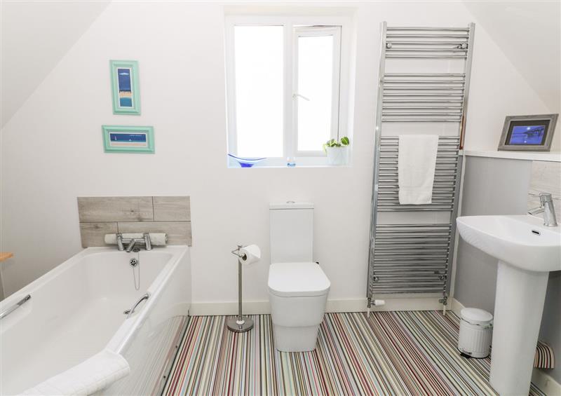 The bathroom at Seagull Cottage, Bude