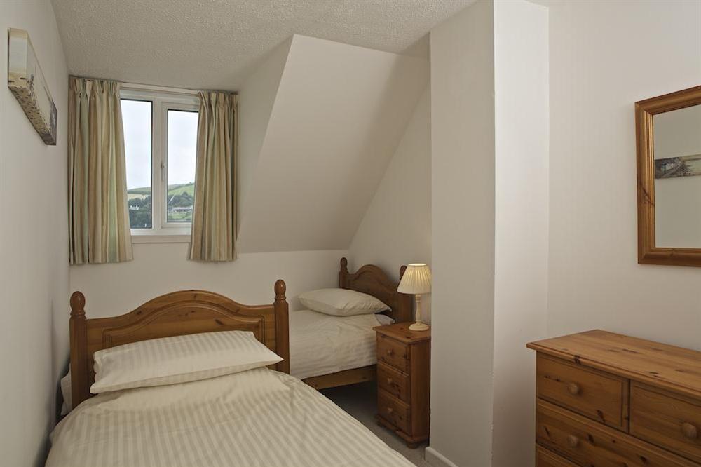 Twin bedroom on the second floor (photo 2) at Seagulls (Salcombe) in Fore Street, Salcombe