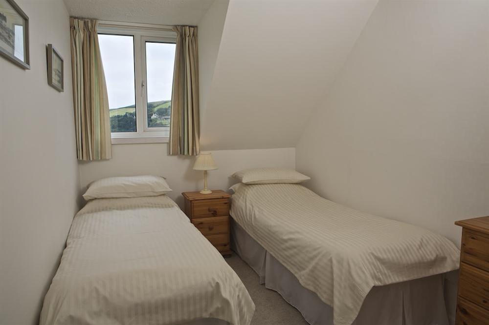 Twin bedroom on the second floor at Seagulls (Salcombe) in Fore Street, Salcombe