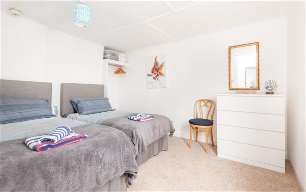 Bedroom 2 with twin beds at Seahorse Cottage (30 Fore Street) in Salcombe
