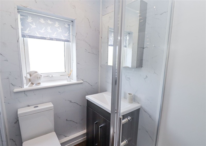 The bathroom at Seahorse Cottage, Beadnell
