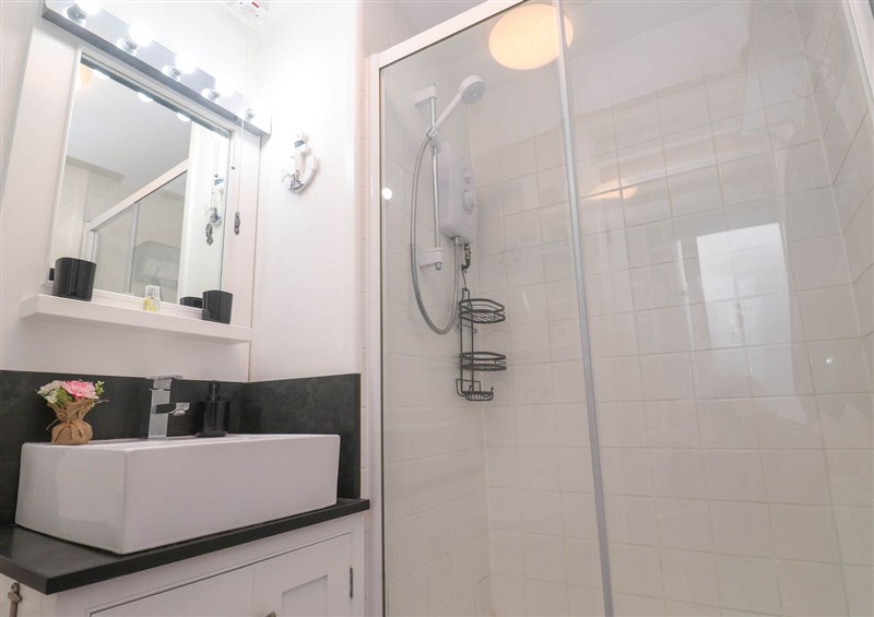 The bathroom at Seahorse Cottage, St Ives