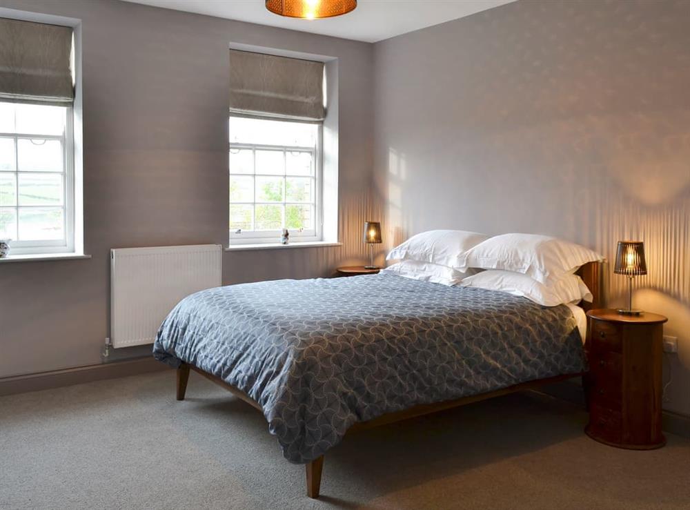 Comfortable bedroom with kingsize bed and en-suite at Seahunters in Alnmouth, near Alnwick, Northumberland