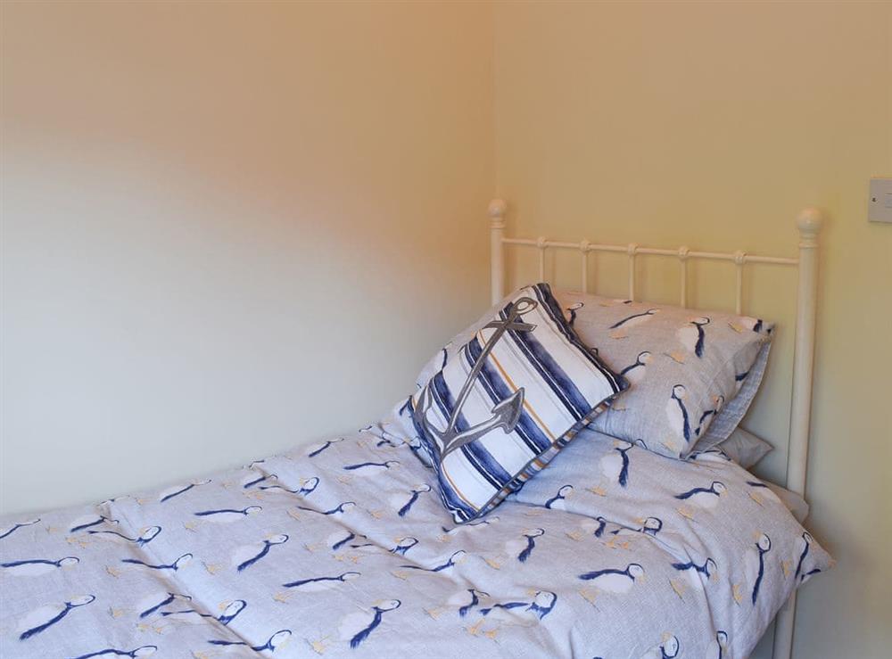 Twin bedroom (photo 2) at Seal Pup in Sheringham, Nottinghamshire