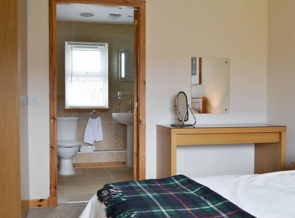 Relaxing en-suite double bedroom at Sealladh Breagh in Glenuachdarach, Isle Of Skye