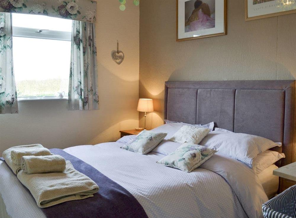 Relaxing double bedroom at Searchlight Cottage in Fraisthorpe, near Bridlington, North Humberside