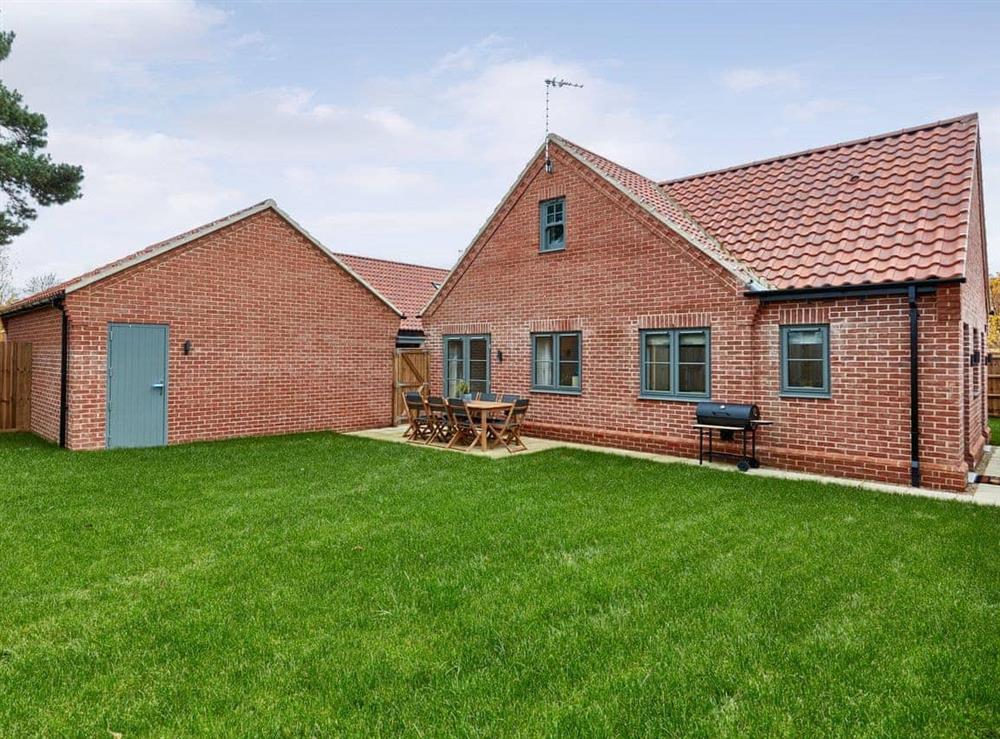 Lawned garden area with patio at Seasalt in Mundesley, near North Walsham, Norfolk