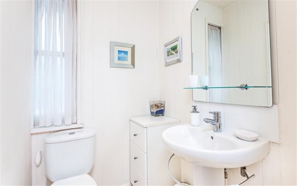 Family bathroom at Seascape in Charmouth
