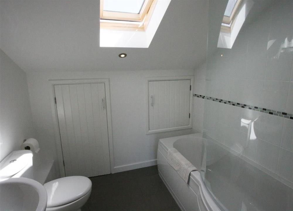 First floor bathroom at Seascape in Marazion