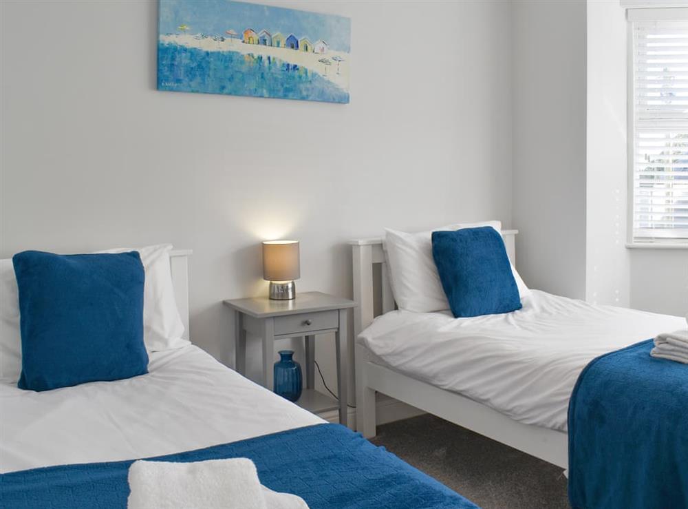 Twin bedroom at Seascape in Newquay, Cornwall