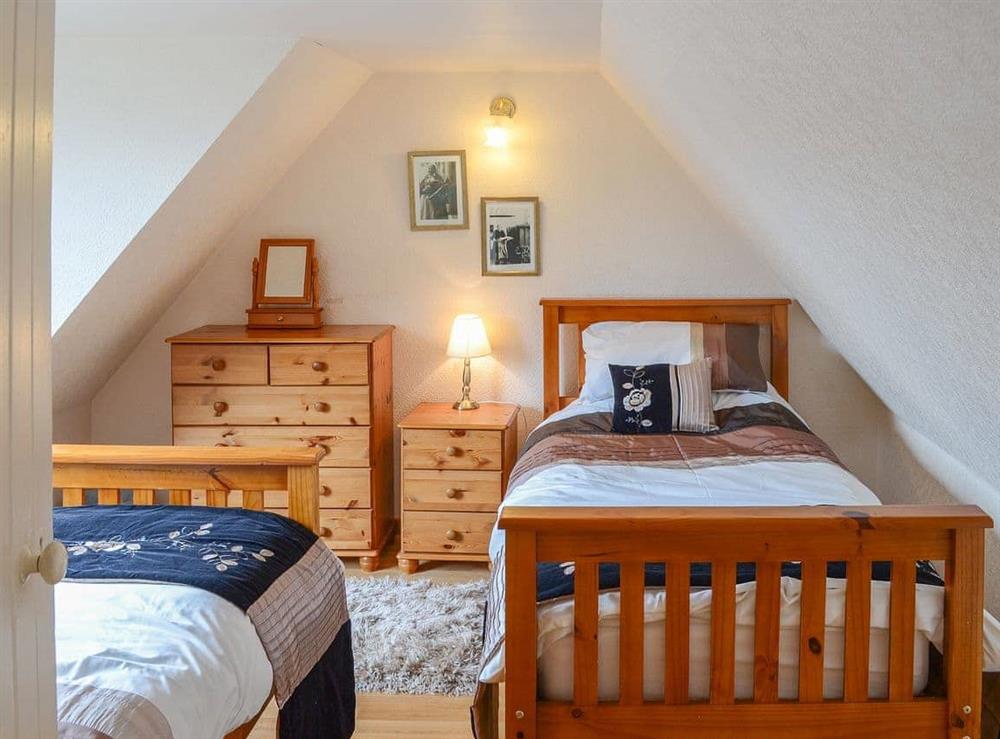 Comfortable twin bedroom at Seashell Cottage in Fishertown, near Nairn, Morayshire