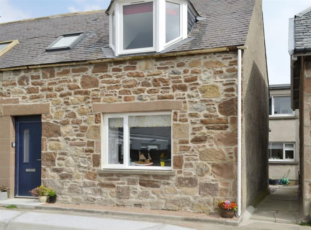 Attractive stone-built holiday home at Seashore in Avoch, near Inverness, Highlands, Ross-Shire