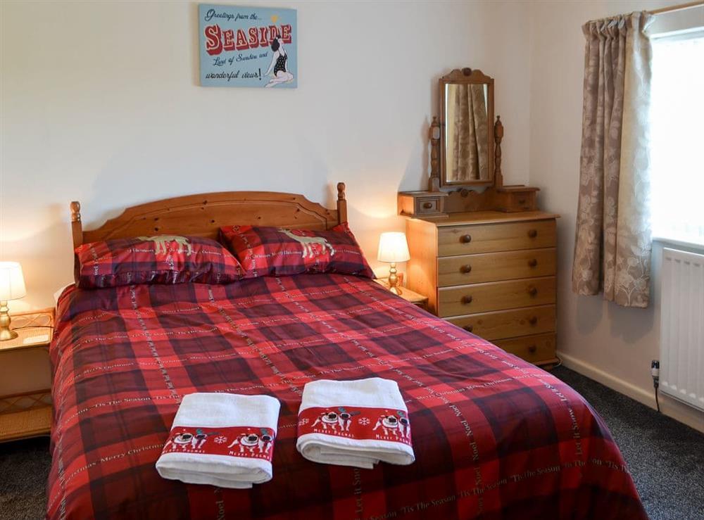 Relaxing double bedroom (photo 2) at Seashore Hideaway in Newbiggin-by-the-Sea, Northumberland