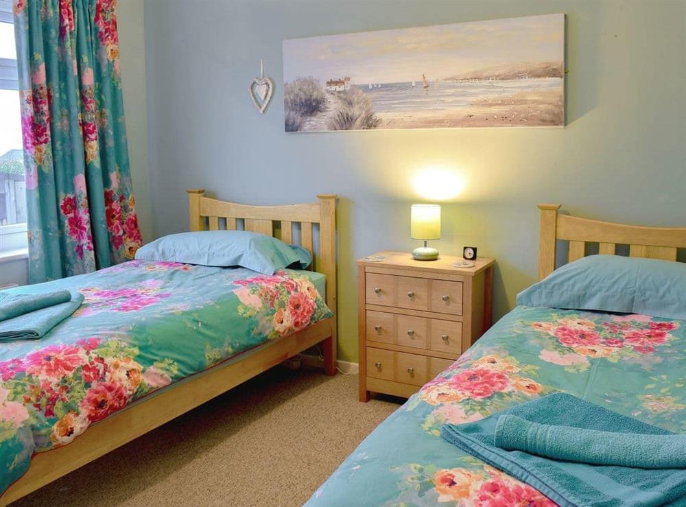 Twin bedroom at Seaside Cottage in Benllech, Anglesey, Gwynedd