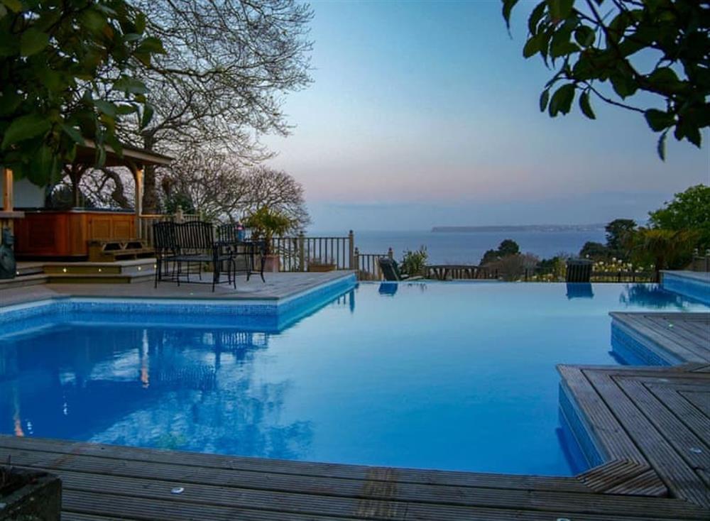 Seaside Villa in Torquay, Devon sleeps 23