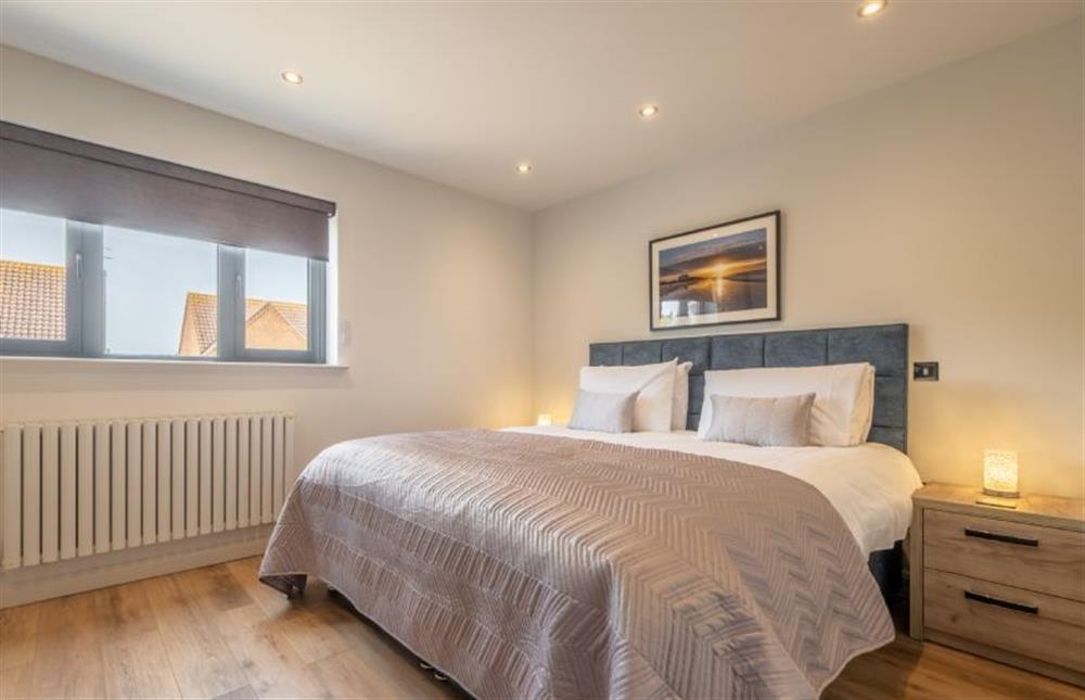 Seaspray, Norfolk: The master bedroom boasting a 6ft zip and link super-king size bed, which can be converted to 3’ twin beds on request