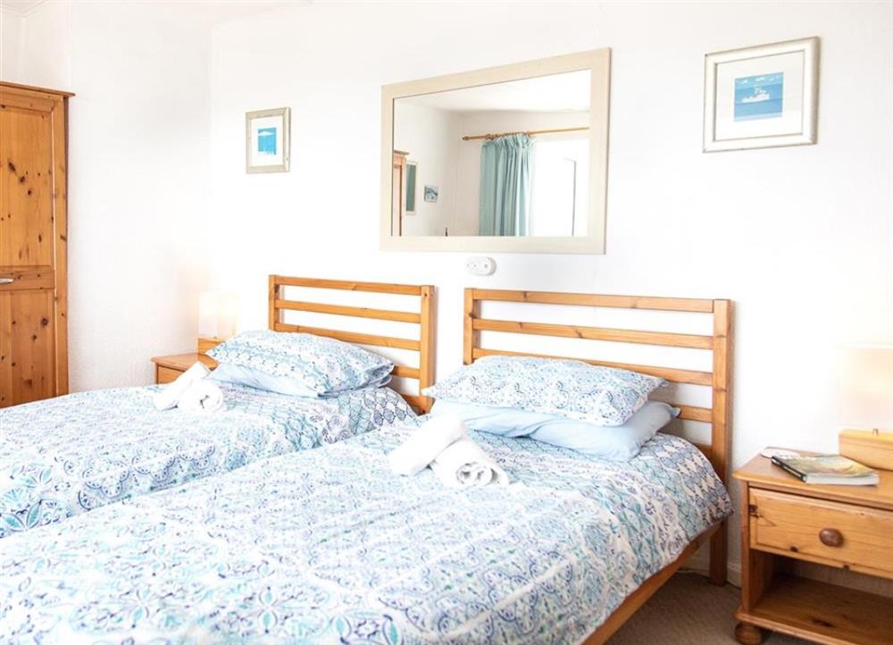 Twin bedroom at Seaspray in Penzance
