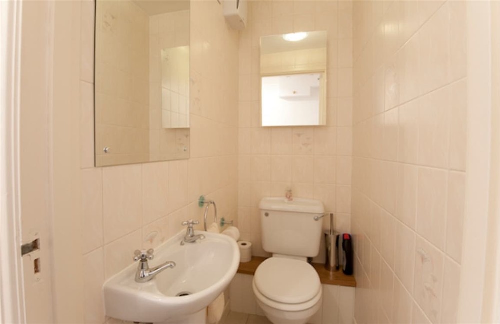 Bathroom at Seaspray in St Mawes, Cornwall