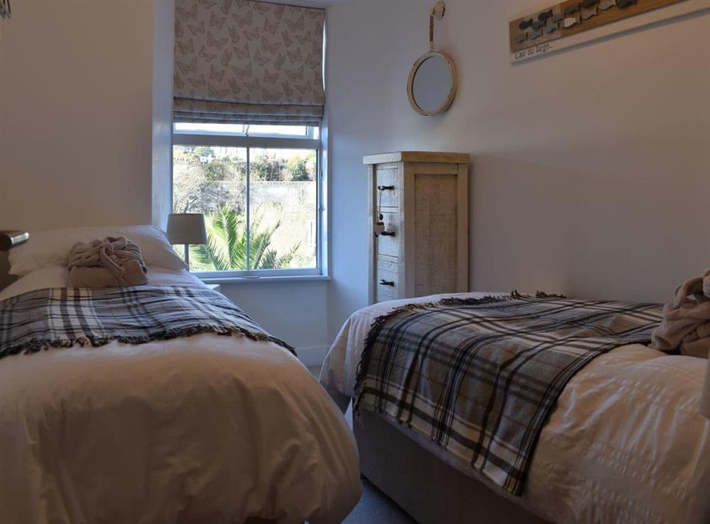 Twin bedroom at Seatons Rest in Portmellon Cove, Cornwall