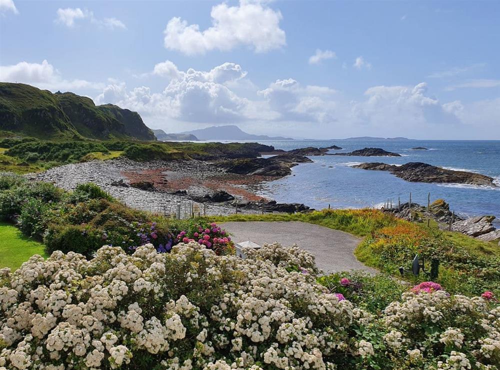 Situated close to the beautiful shoreline at Seaview Cottage in Ellenabeich, near Oban, Argyll