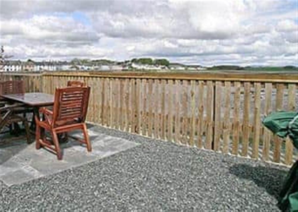 Sitting-out-area at Seaview Cottage in Garlieston, Dumfries and Galloway