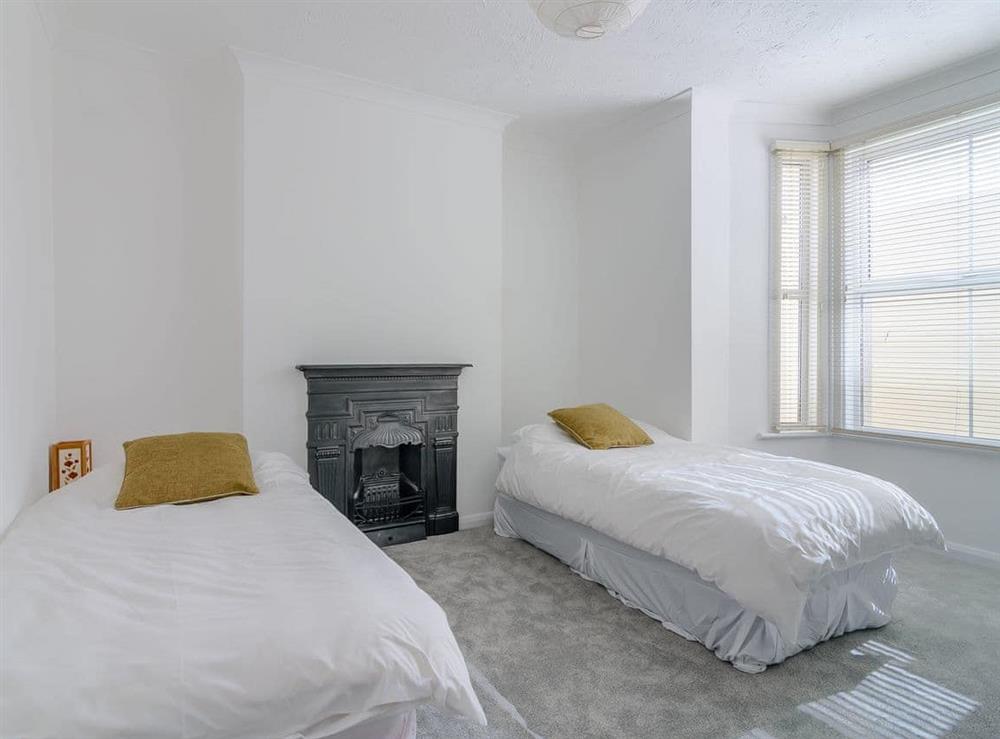 Cosy twin bedroom at Seaview, Hythe in Hythe, Kent
