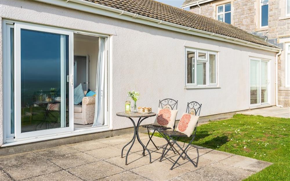 The outside patio area at Seaview in Thurlestone