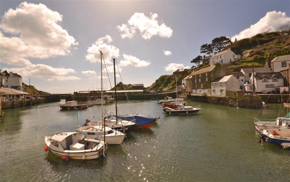 The gorgeous harbour and sea views enjoyed from the balcony at Seawinds in Polperro