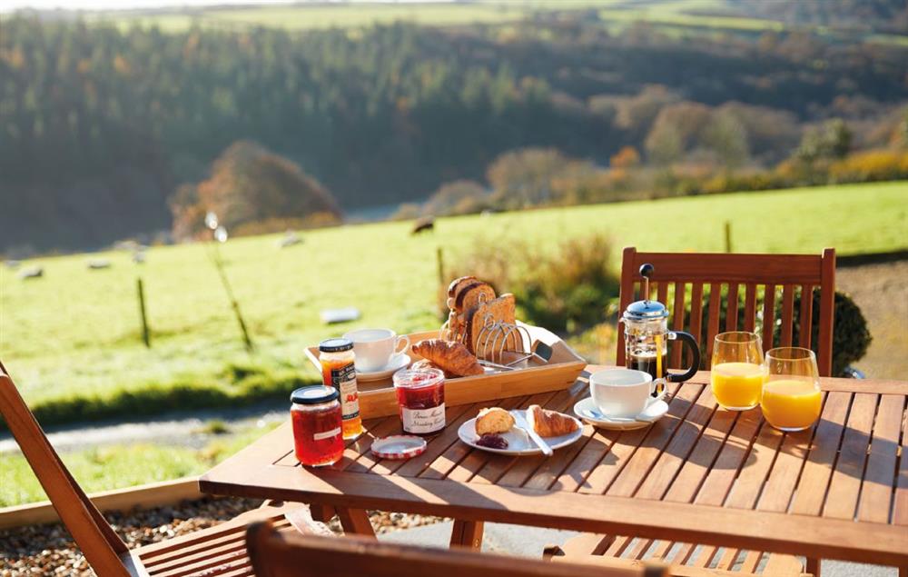 The private patio is the perfect place to enjoy breakfast at Seekings Cottage, Knowstone