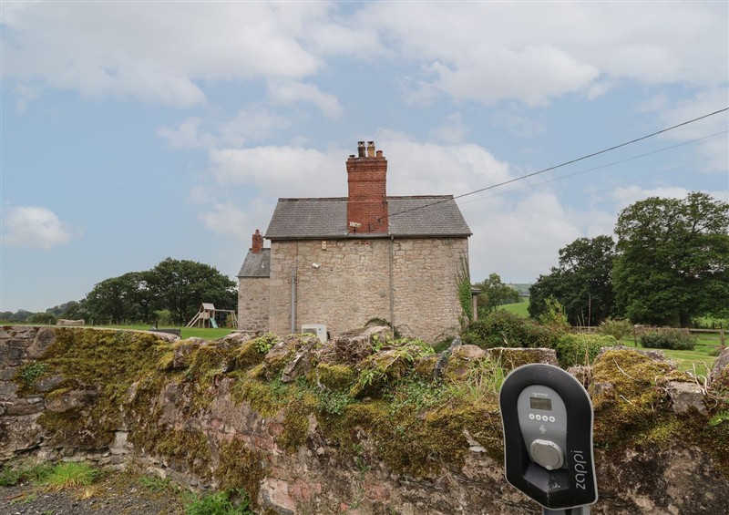 The setting (photo 2) at Segrwyd Uchaf, Denbigh