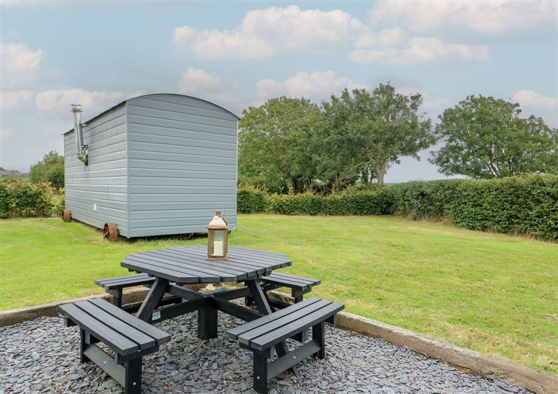 This is the setting of Seiriol Shepherds hut (photo 2) at Seiriol Shepherds hut, Dothan near Rhosneigr