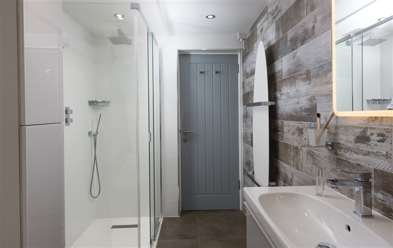 The bathroom at Serendipity Cottage, Cornwall