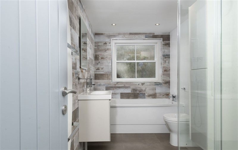 This is the bathroom at Serendipity Cottage, Cornwall