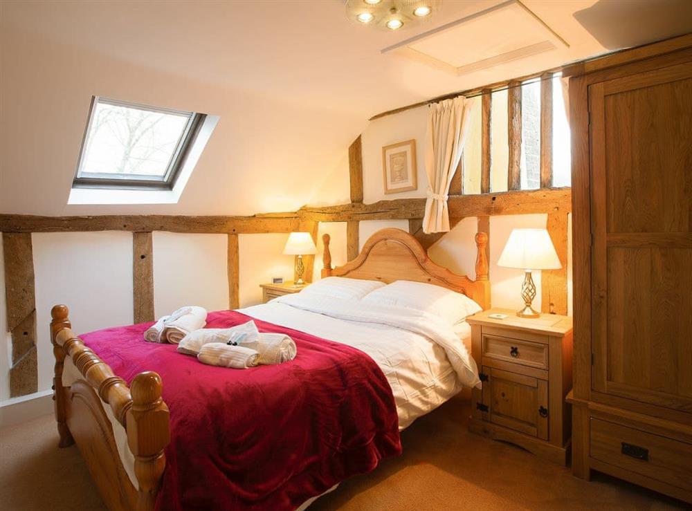 Comfortable double bedroom at Oak Cottage, 